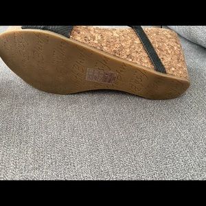 Black 4 earth Blowfish sandals. Only worn one time.